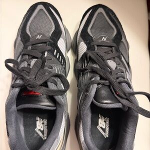 New Balance Men's Gray and Black Athletic Sneakers Mens 8 Women’s 9.5